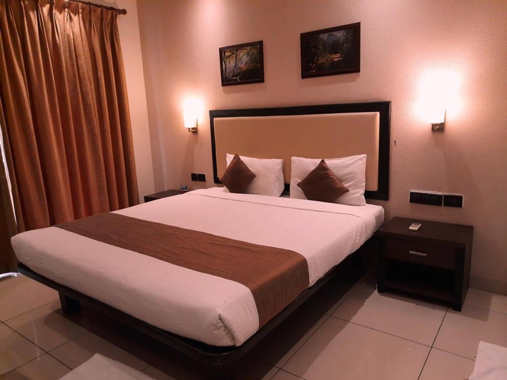 Nagarjuna Suites Bangalore Bagian luar foto