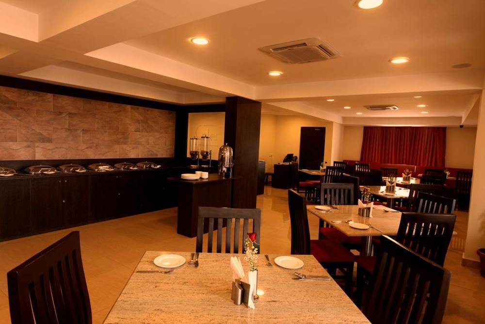 Nagarjuna Suites Bangalore Restoran foto