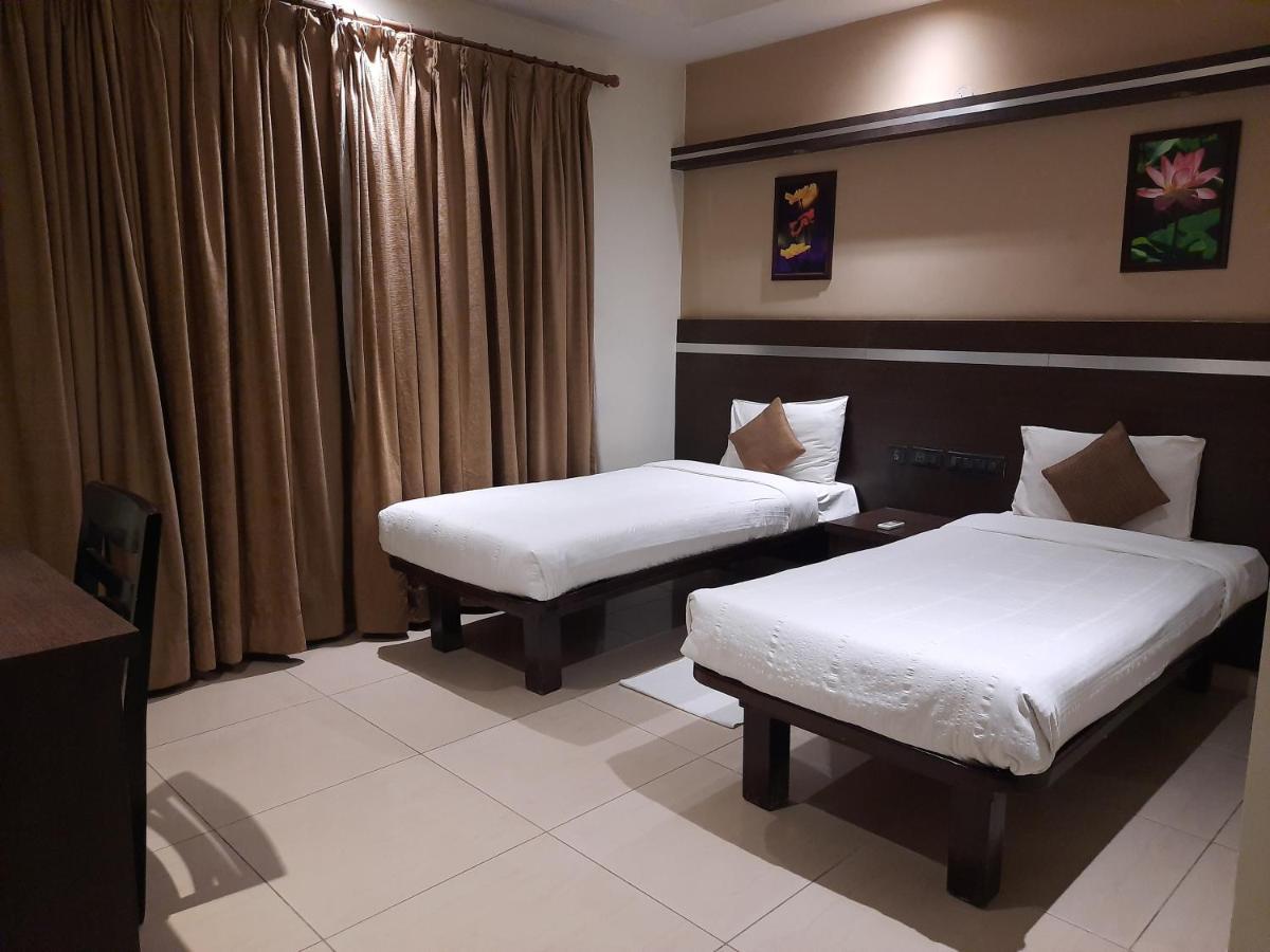 Nagarjuna Suites Bangalore Bagian luar foto