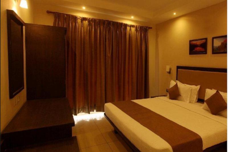 Nagarjuna Suites Bangalore Bagian luar foto